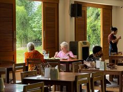 -Chom Cafe and Restaurant