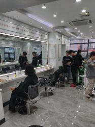 -镁连社·美联社