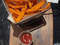 -BOURBON 玻本美式餐厅酒吧(虹桥新天地店)