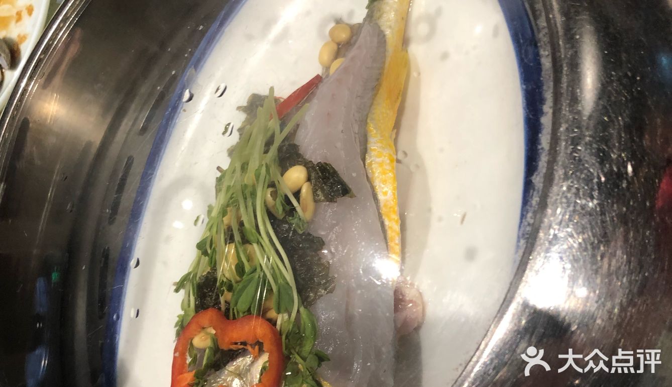 同事推荐来的，顺着导航很好找，门口有停车位，但不是很多