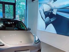 -TESLA 特斯拉(上海太古汇体验店)