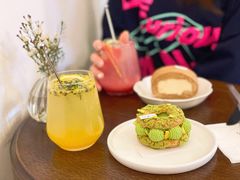 开心果树莓泡芙-Ten Olives甜点