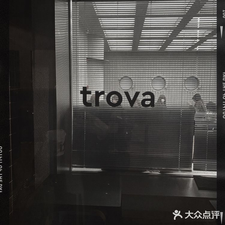trova🖤非黑即白咖啡店