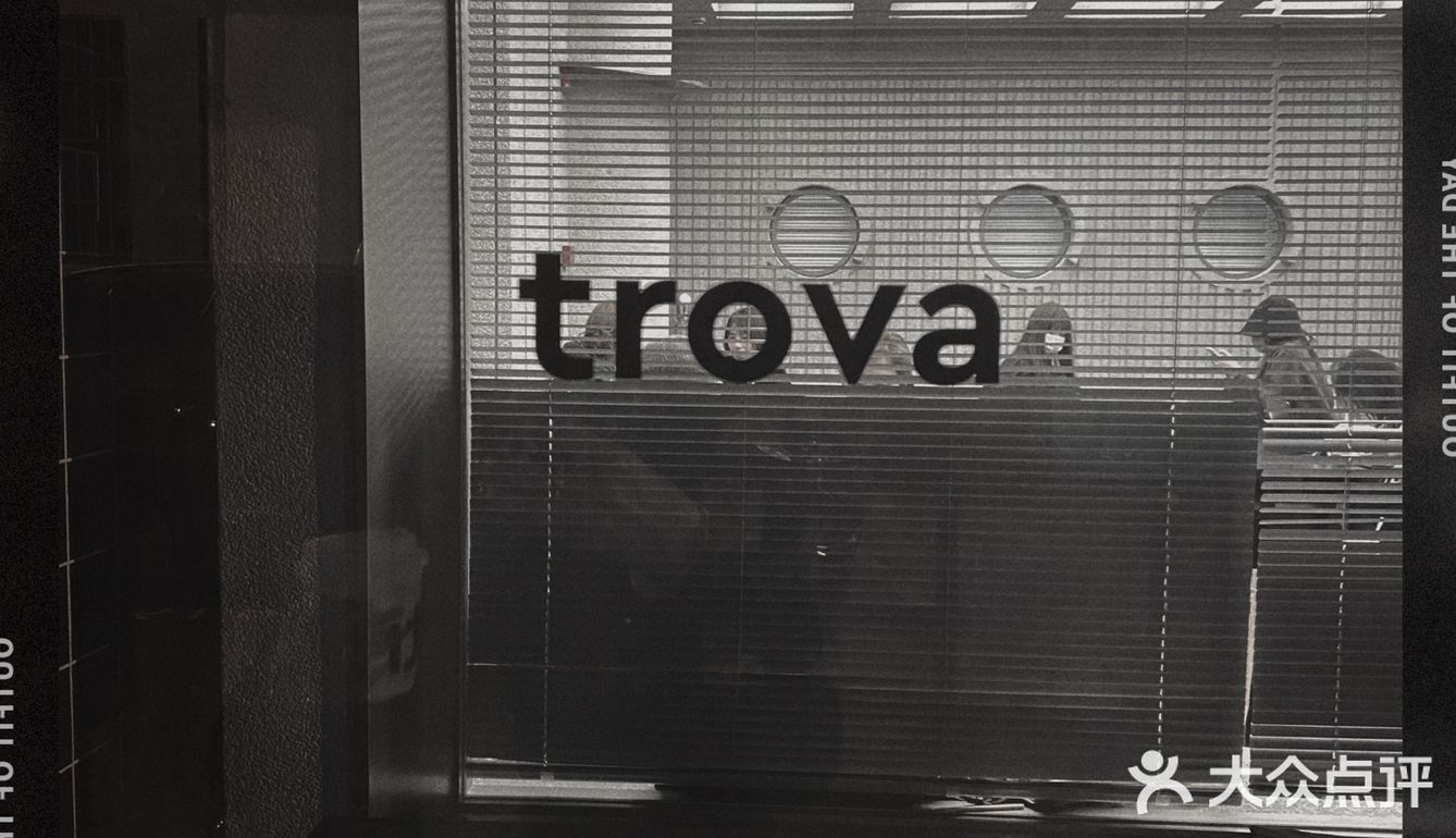trova🖤非黑即白咖啡店