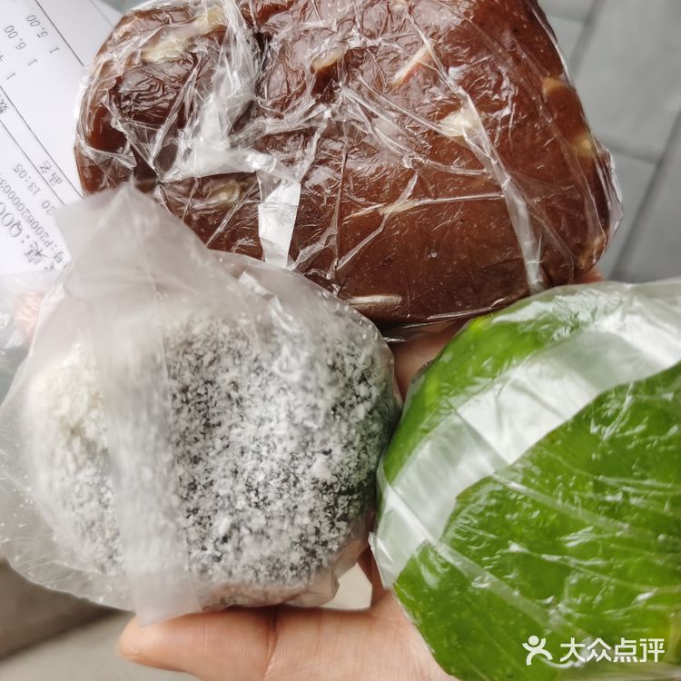 外加肉眼可见得松子、核桃、南瓜籽等，俩字完美
