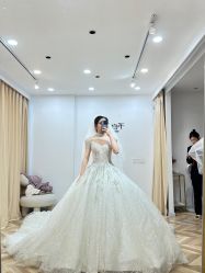 -予白婚纱礼服馆
