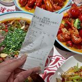 小龙虾裹满了蒜蓉，拌面真的绝绝子，真的是太美味了