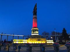 -人民防洪胜利纪念塔