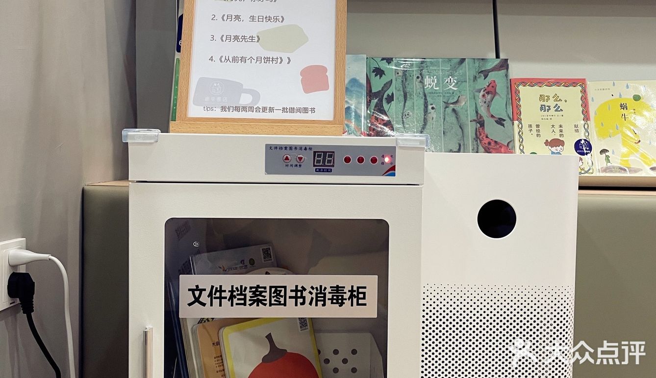 与其说是书店，不如说是精致的阅读空间