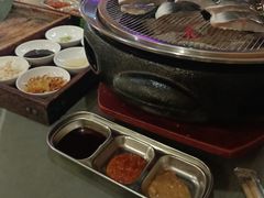 -围炉肉舍•炭烤活鳗•丹东海鲜烤肉(步行街店)