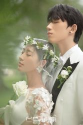 -现代经典婚纱摄影