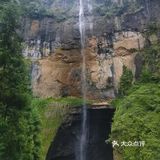 乐山沙湾硝斗岩瀑布