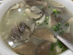松茸鸡汤-洪霞餐馆