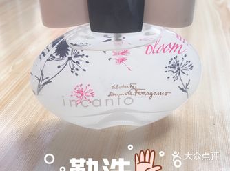 菲拉格慕女士香水，成分包括牡丹、玫瑰、鸢尾兰及铃兰的