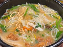 -银米·云南传统过桥米线(双廊黑金冠店)