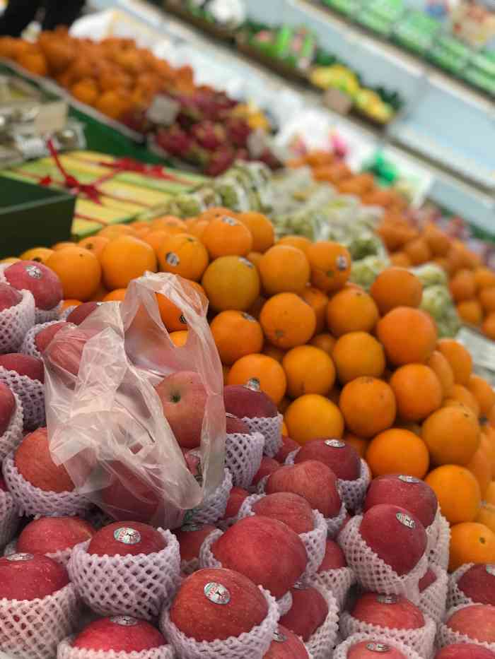 鲜丰水果(凤凰路店)-"店铺里面陈列的水果摆放的很整齐,样子也好.