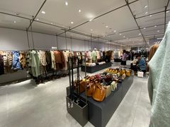 -URBAN REVIVO(欢乐海岸购物中心店)