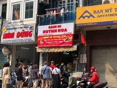 -Bánh Mì Huynh Hoa