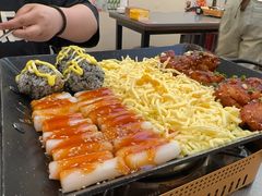 辣味芝士排骨年糕-豚妈妈汤饭·部队锅(南京东路店)