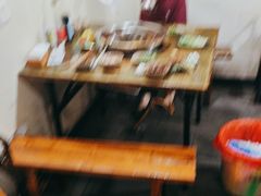 -渝嘴小老弟老火锅(华新村店)