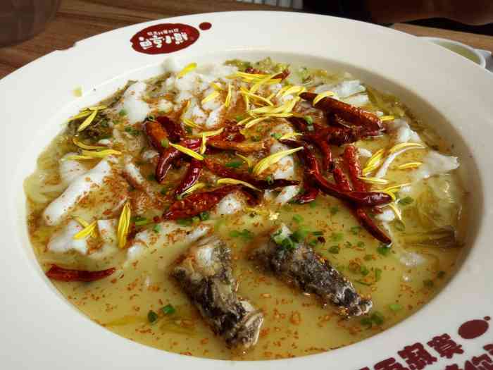 鱼亨小鲜酸菜鱼(桥南店)-"76位置:在番禺桥南街大润发一楼.