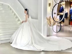 -艾米丽婚纱礼服