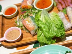 东南亚风味小吃拼盘-越弥越南传统美食馆