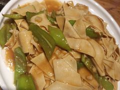 -山河屯铁锅炖·非遗东北菜(南山店)