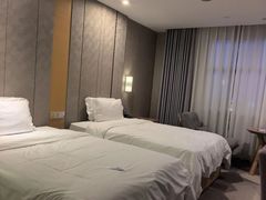 -麗枫(广州番禺长隆南村万博地铁站店)