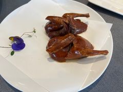 脆皮乳鸽-名佳荟