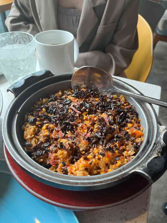 半山腰(侨福芳草地店)-"整个风格都好喜欢.算是改良版的云南菜,每.