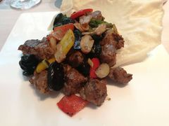 黑蒜炒和牛柳-匠心牛公馆·潮汕牛肉海鲜火锅(索菲特店)