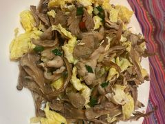 -香巴拉云南餐厅(华莱坞店)