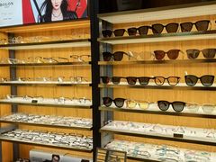 -优医视平价眼镜蔡司依视路折扣工厂店(十里堡店)