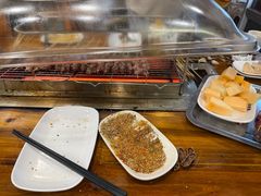 -哈尔滨小酒馆·鲜肉现穿自助烧烤(康新花园店)
