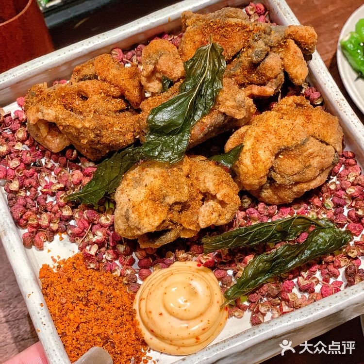在日落的余晖中，来三里屯品味新中式美食！