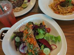 -Chom Cafe and Restaurant