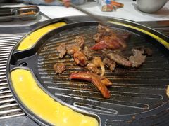 -山野的朋友露营炭火烤肉