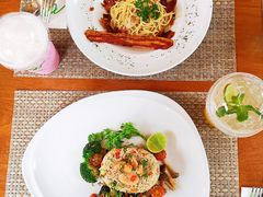 -Chom Cafe and Restaurant