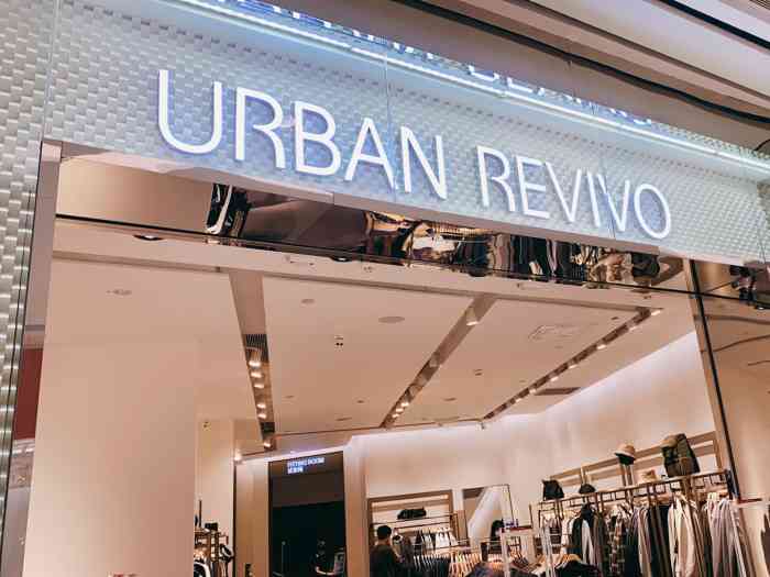 urban revivo(中航城君尚购物中心店"ur这一季度的衣服挺好看的!