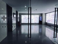 -绿地缤纷城-停车场