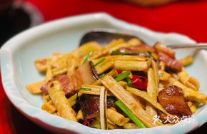 Bamboo Shoots Stir-Fried with Preserved Meat