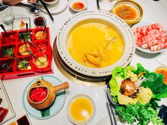 领鲜花胶鸡汤-领鲜天下·焗海鲜·花胶鸡(天目里店)