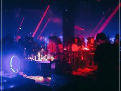 -OMO PARTY HOUSE