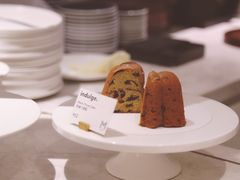 热梅子蛋糕-大酉·M Coffee(北京美术馆店)