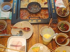 -老牌坊云南鱼豆花火锅(爱建店)