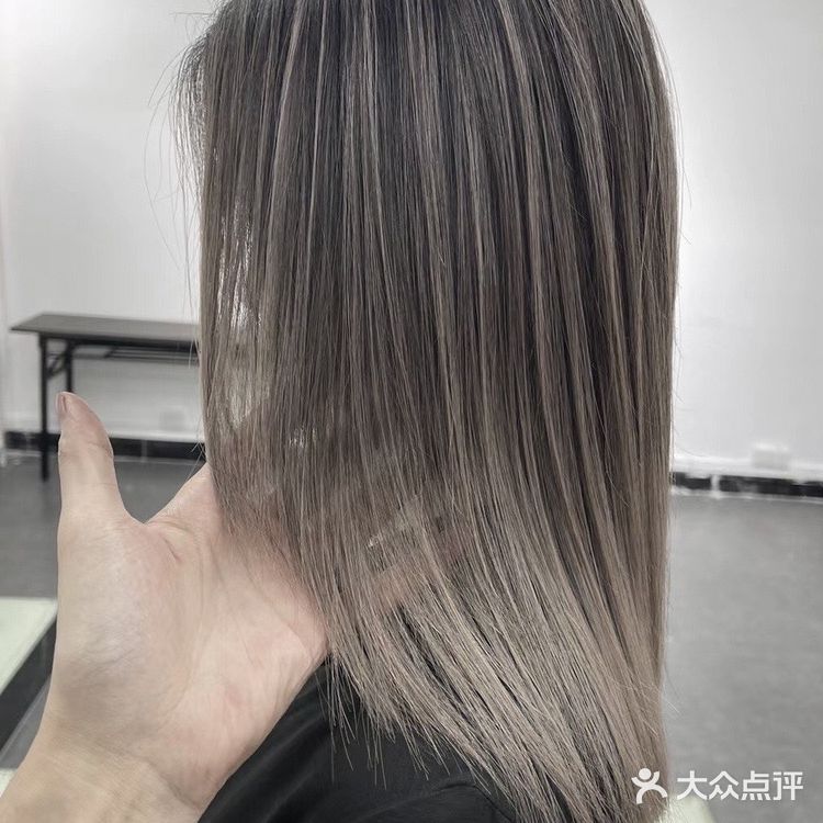 #欧美风灰棕画染