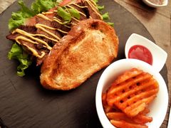 -HIGH FIVE哈福手工汉堡(桂林路店)