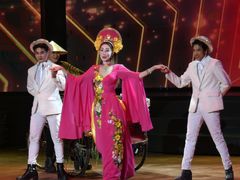 -金东尼人妖秀