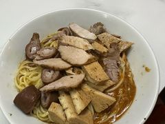 -松树干拌面店